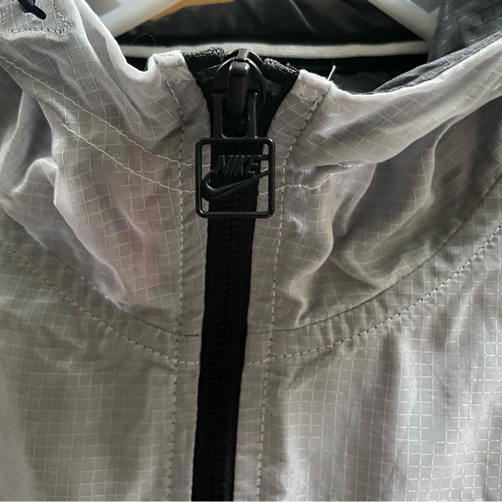 EUC Nike Transparent Nylon Windrunner Large - Picture 3 of 7